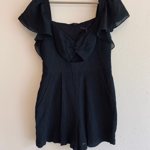 BCBGMaxAzria Women’s Black Short Sleeve Cocktail Romper Size Medium NWT - Picture 4 of 7